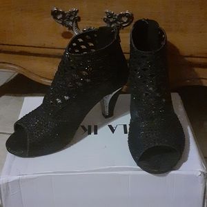 Pierre Dumas black sexy heels. Lower heel. Formal